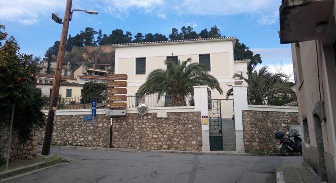 Η εξωτερική όψη του Αρχαιολογοικού Μουσείου Άμφισσας