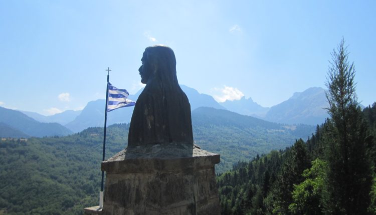 Η προτομή του Αθανάσιου Διάκου στην ιδιαίτερη πατρίδα του