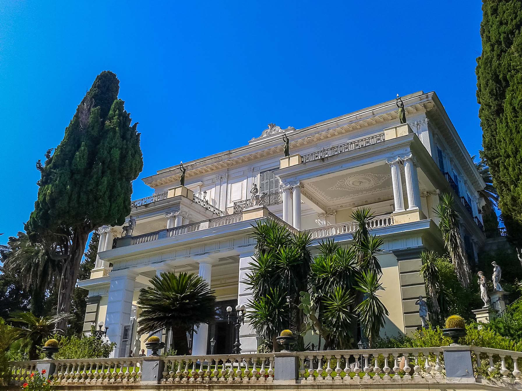 Κοντινή λήψη από το ιστορικό Άνακτορο Αχίλλειον