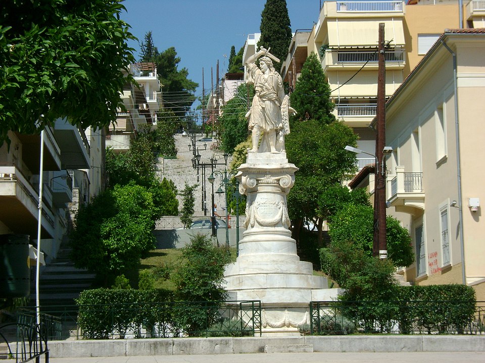 Ο Αδριάντας του Αθανάσιου Διάκου στην ομώνυμη Πλατεία