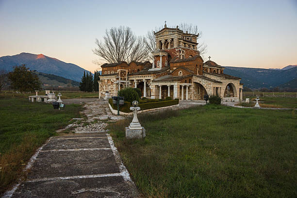 Η ξεχωριστή και παράδοξη Αγία Φωτεινή Μαντινείας