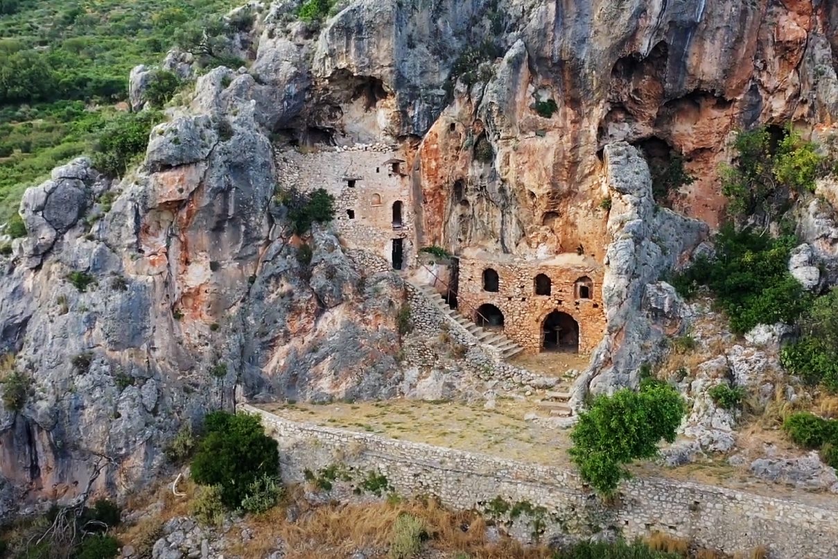 Το Παλαιομονάστηρο Βρονταμά, στο κοντινό της Σκάλας Γεράκι