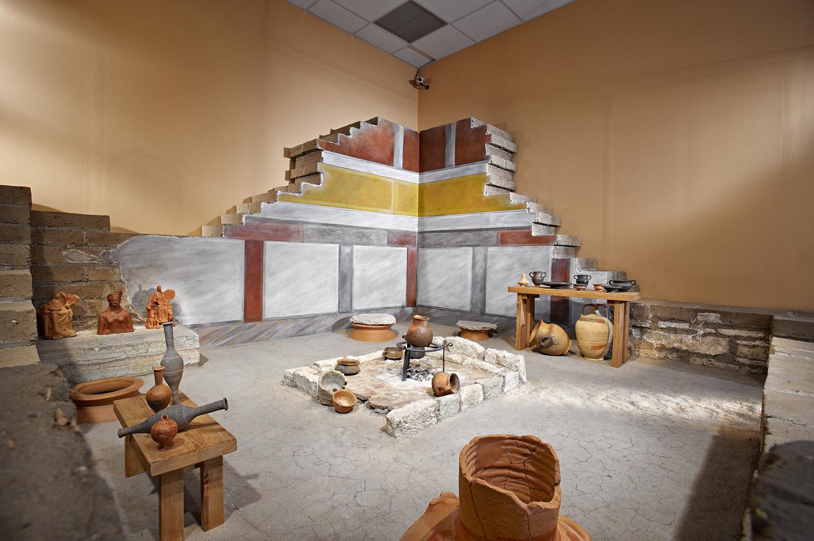 Εκθέματα εντός του Αρχαιολογικού Μουσείου Αιάνης