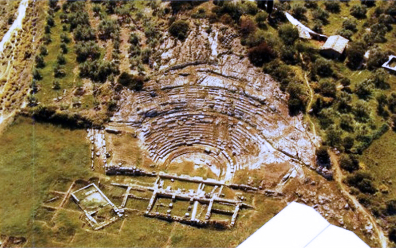 Το Αρχαίο Θέατρο της Αιγείρας από ψηλά