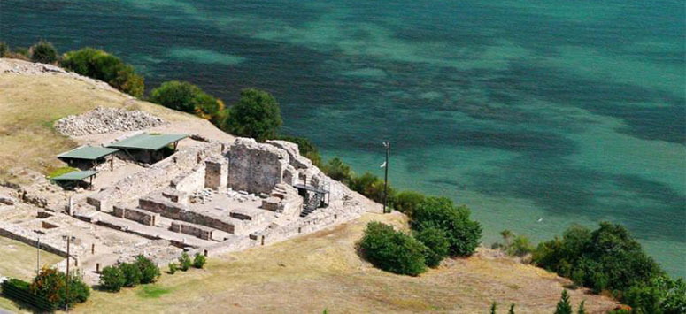 Η Πύδνα με φόντο τη θάλασσα