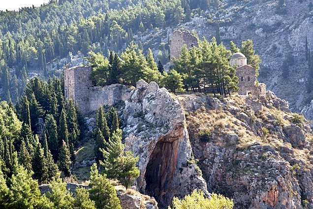 Το Μεσαιωνικό Κάστρο Λιβαδειάς, ένα από τέσσερα σωζώμενα Καταλανικά