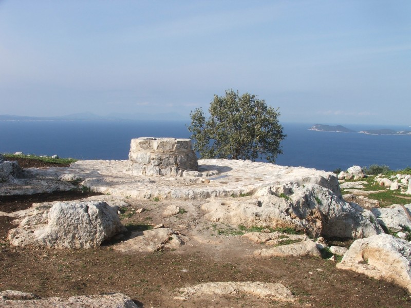 Ερείπια από τον Αρχαιολογικό Χώρο του Δυμοκάστρου