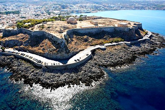 Το ιστορικό και επιβλητικό Ενετικό Κάστρο Φορτέτζα του Ρεθύμνου