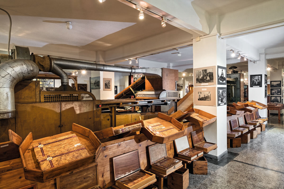 Εκθέματα από το Μουσείο Καπνού Καβάλας