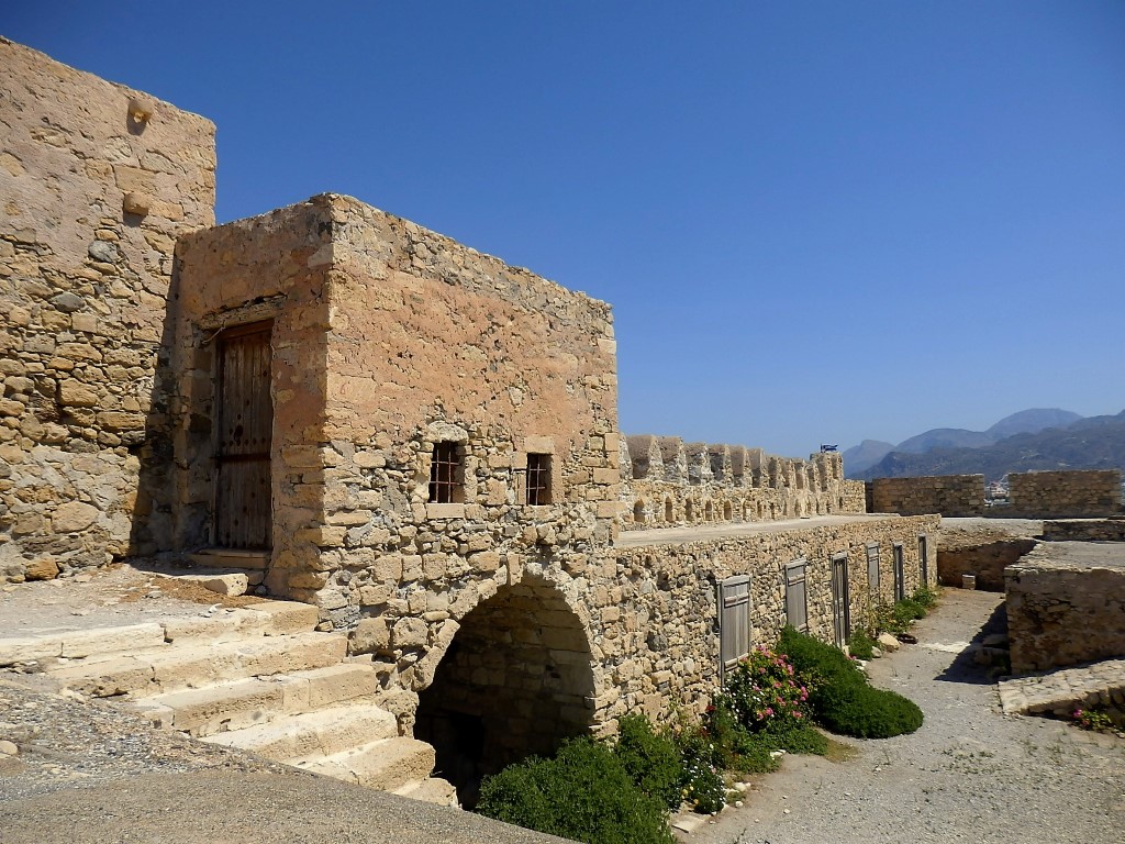 Το φρούριο Καλέ, το εμβληματικό οχυρό στην είσοδο του λιμανιού της Ιεράπετρας