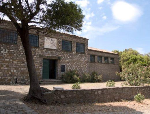 Εξωτερική όψη από το Αρχαιολογικό Μουσείο Σαμοθράκης