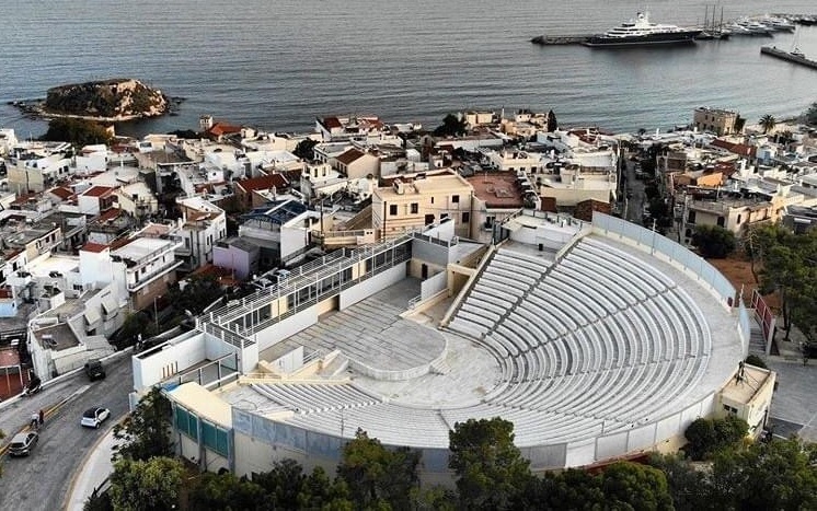 Το εμβληματικό Βεάκειο Δημοτικό Θέατρο Πειραιά