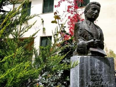 Η προτομή του εμβληματικού συγγραφέα Κώστα Καρυωτάκη