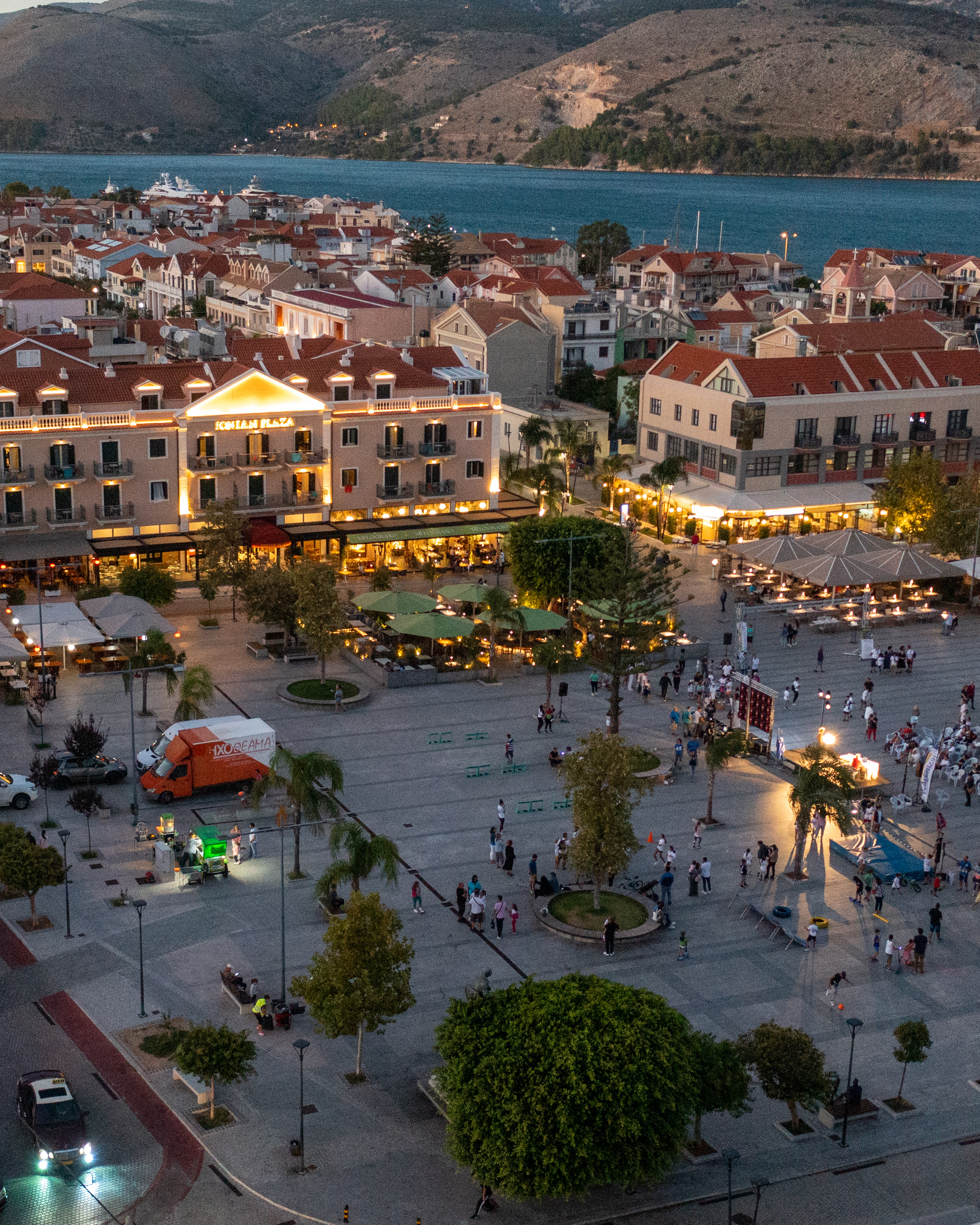 Η Κεντρική Πλατεία Βαλλιάνου, ένα σημείο συνάντησης στο Αργοστόλι