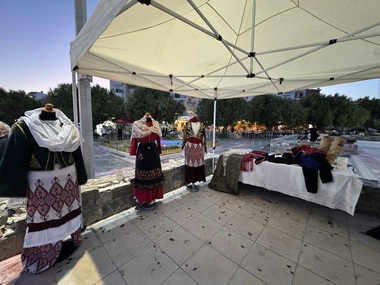 Εικόνα από τις παραδοσιακές φορεσιές της Ιεράπετρας ενόψει Κυρβειών