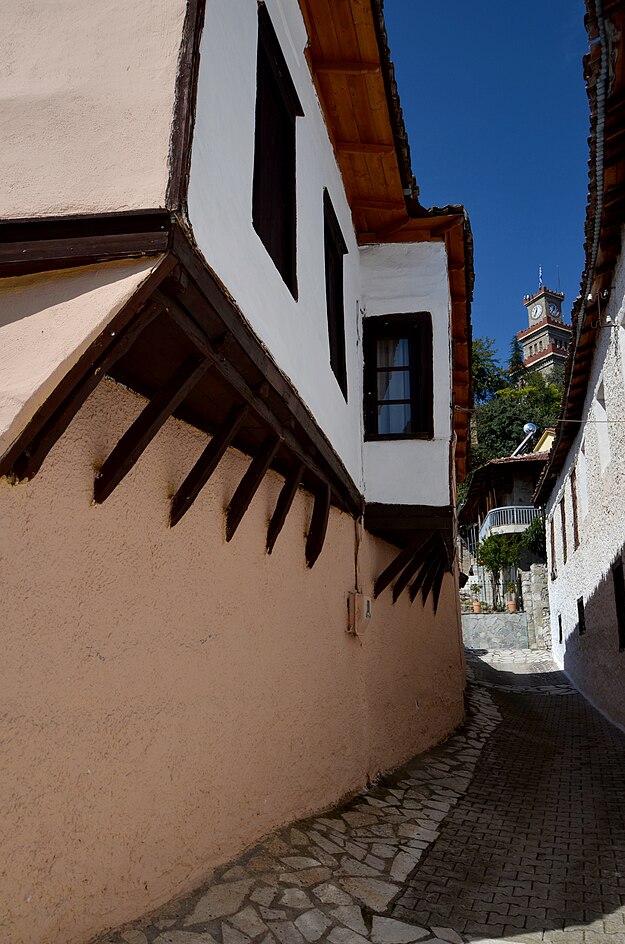 Η παραδοσιακή συνοικία του Βαρουσίου