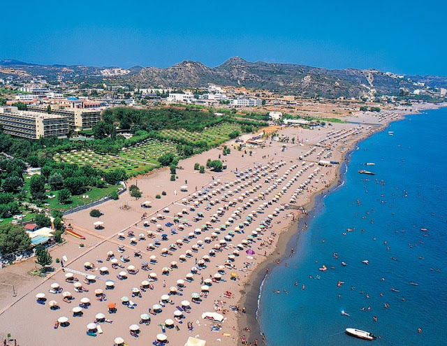 Το Φαληράκι, ένα κοσμοπολίτικο μέρος με υπέροχη αμμουδερή ακτογραμμή