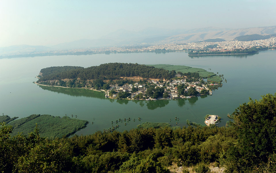 Το Μοναδικό και Ξεχωριστό Νησί των Ιωαννίνων