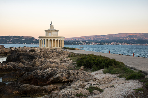 Ο φημισμένος Φάρος των Αγίων Θεοδώρων (Φανάρι) στο Αργοστόλι