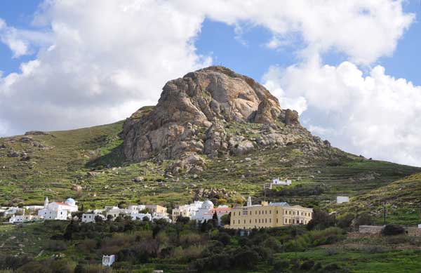 Εξωμβούργο, το επιβλητικό τοπόσημο της Κεντρικής Τήνου