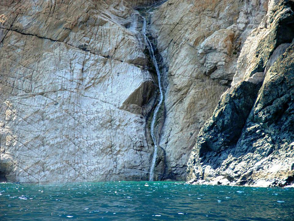 Κρεμαστό Νερό: Ο ξεχωριστός καταρράκτης της Σαμοθράκης